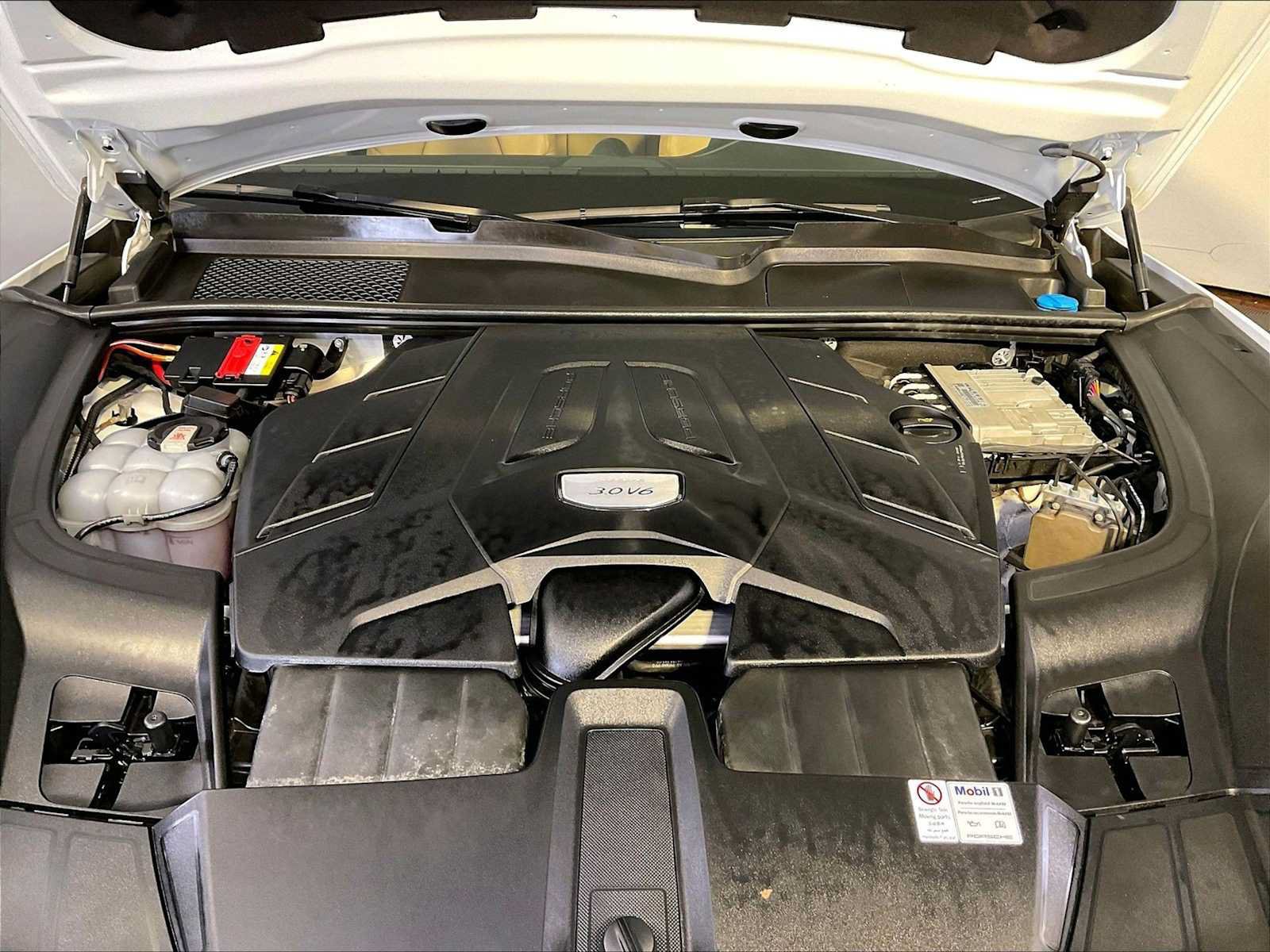 Certified 2021 Porsche Cayenne AWD/4WD image 32