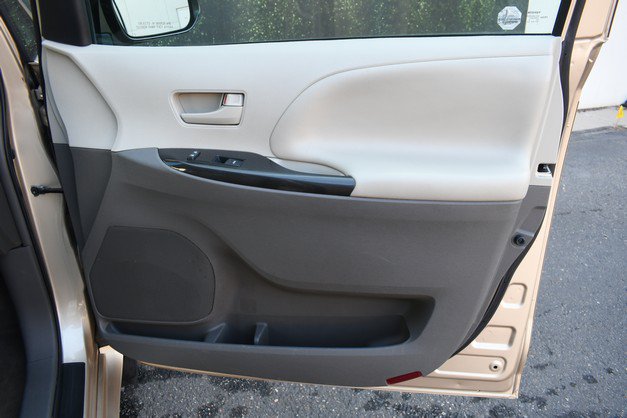 Used 2014 Toyota Sienna LE FWD image 23
