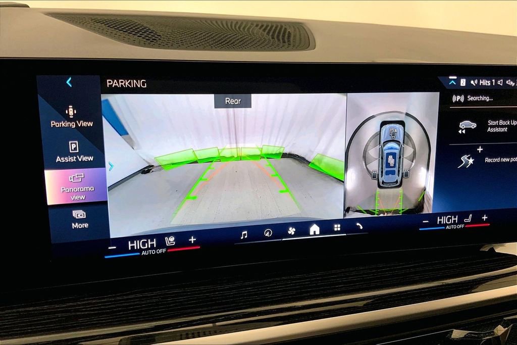 Certified 2025 BMW X7 xDrive40i w/ M Sport Package image 17