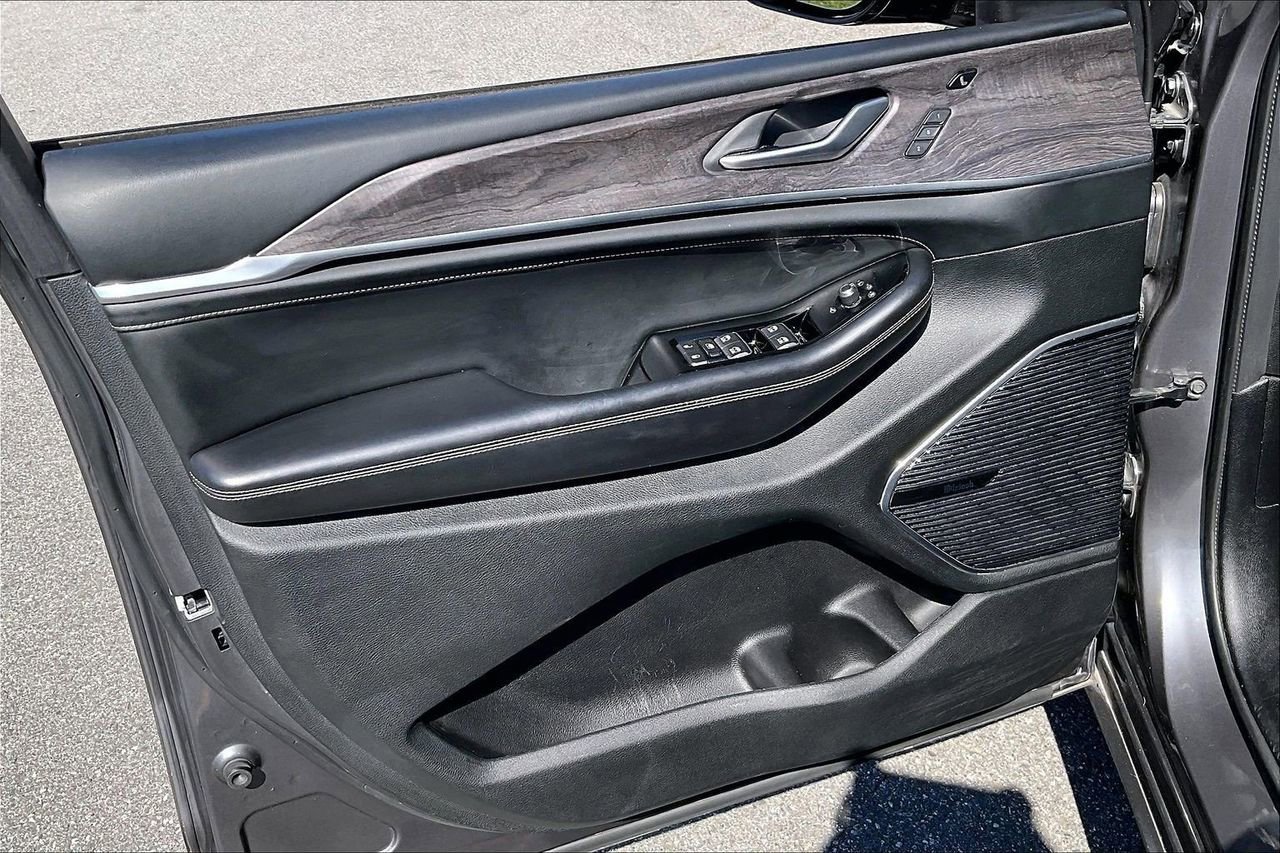 Certified 2021 Jeep Grand Cherokee L Overland w/ Luxury Tech Group IV image 29