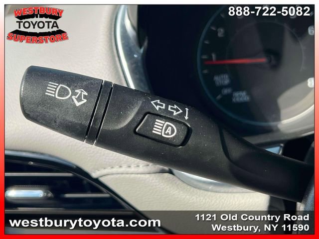 Used 2021 Chevrolet Traverse LT image 26