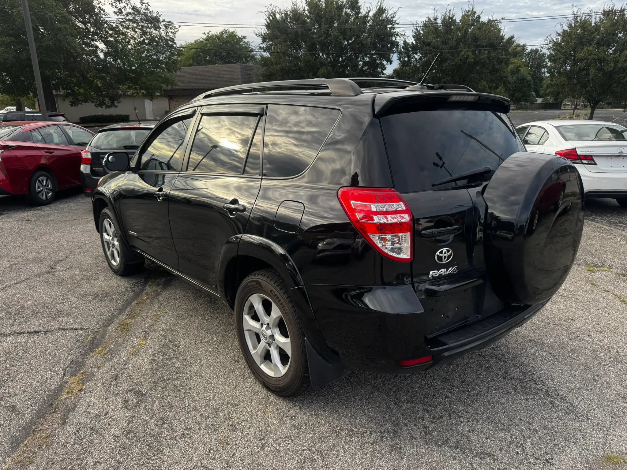 Used 2011 Toyota RAV4 Limited w/ Limited Extra Value Pkg FWD image 5