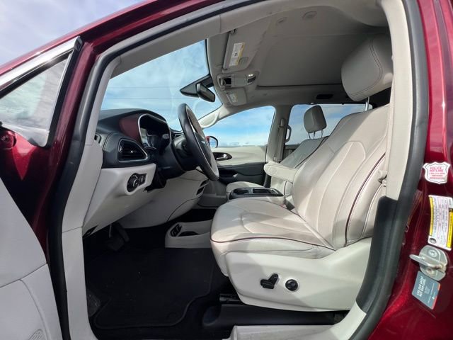 Used 2020 Chrysler Pacifica Limited image 16