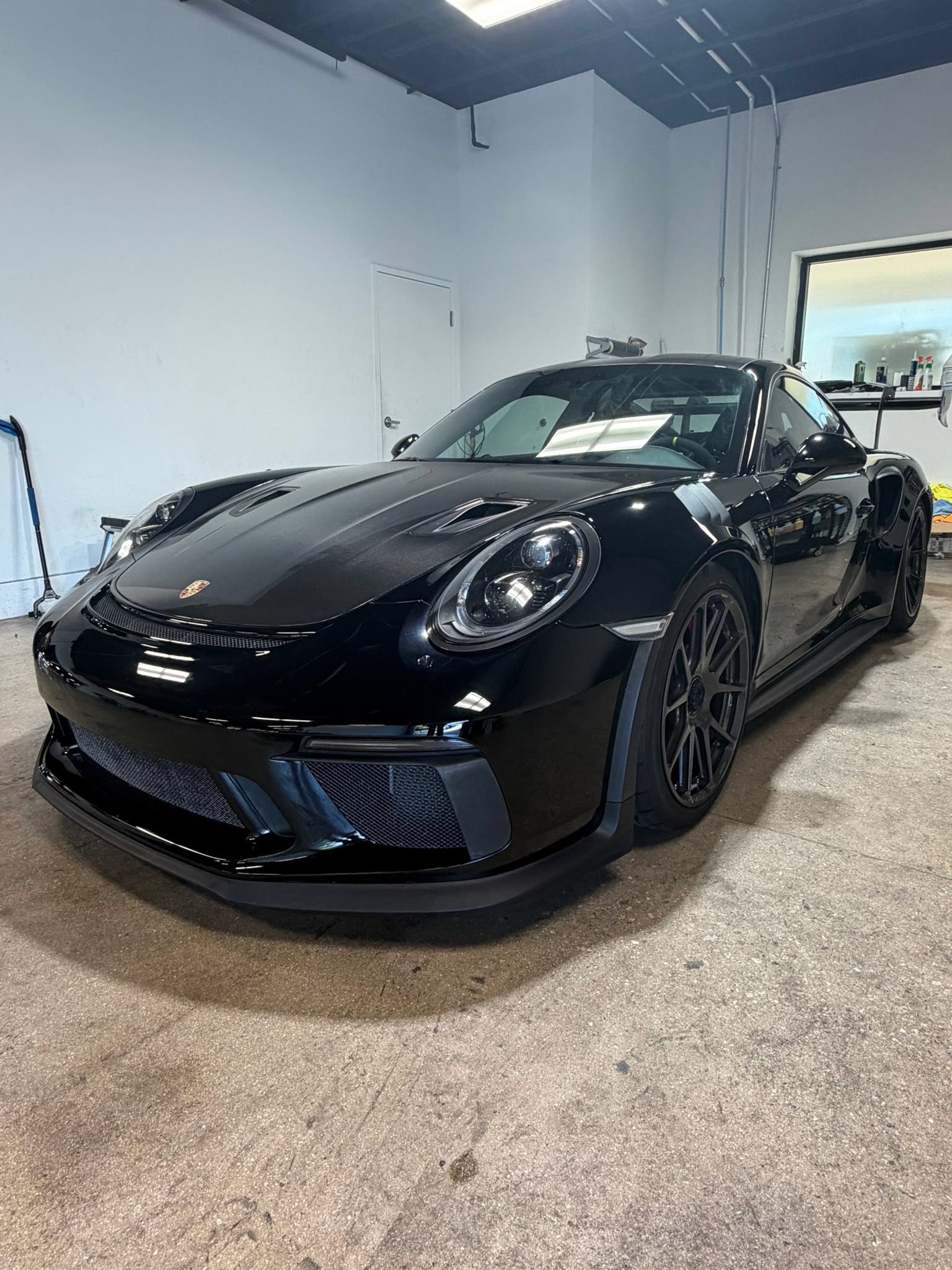 Used 2019 Porsche 911 GT3 RS w/ Weissach Package RWD image 2