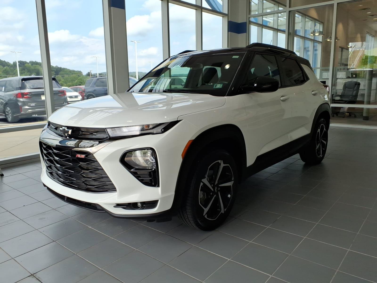 Used 2022 Chevrolet TrailBlazer RS w/ Technology Package AWD/4WD image 7