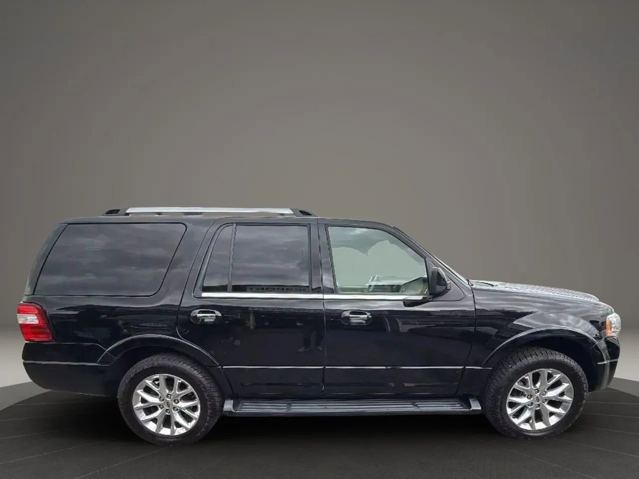 Used 2017 Ford Expedition Limited image 4