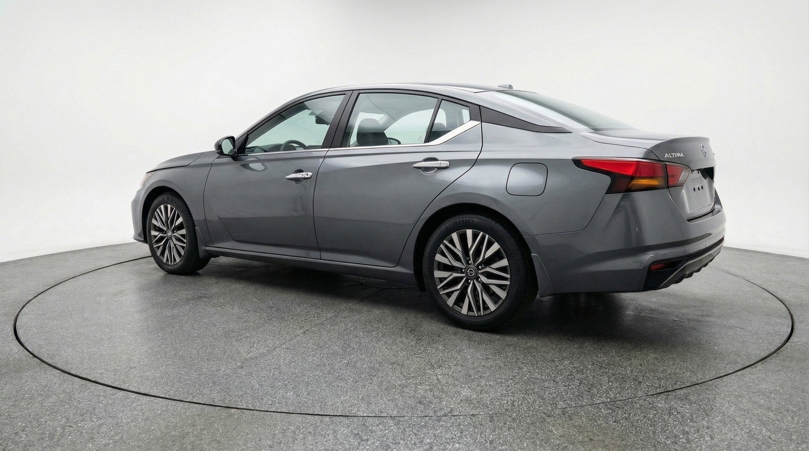 Used 2025 Nissan Altima 2.5 SV image 6