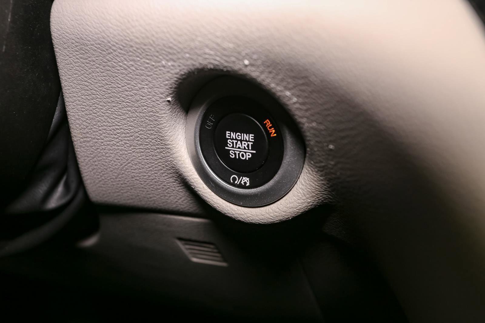 Used 2024 Chrysler Pacifica Touring-L image 28