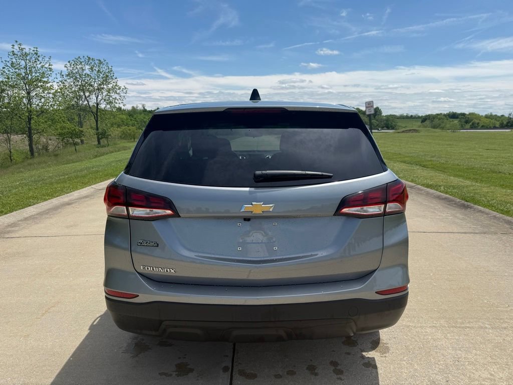Used 2024 Chevrolet Equinox LS w/ LS Convenience Package FWD image 4