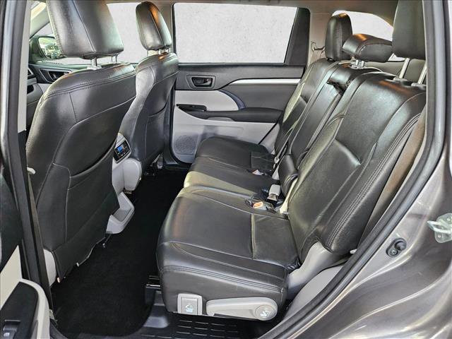 Used 2018 Toyota Highlander LE FWD image 13