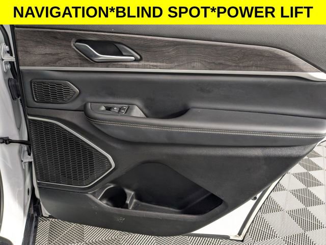 Used 2022 Jeep Grand Cherokee L Limited w/ Black Appearance Package image 37