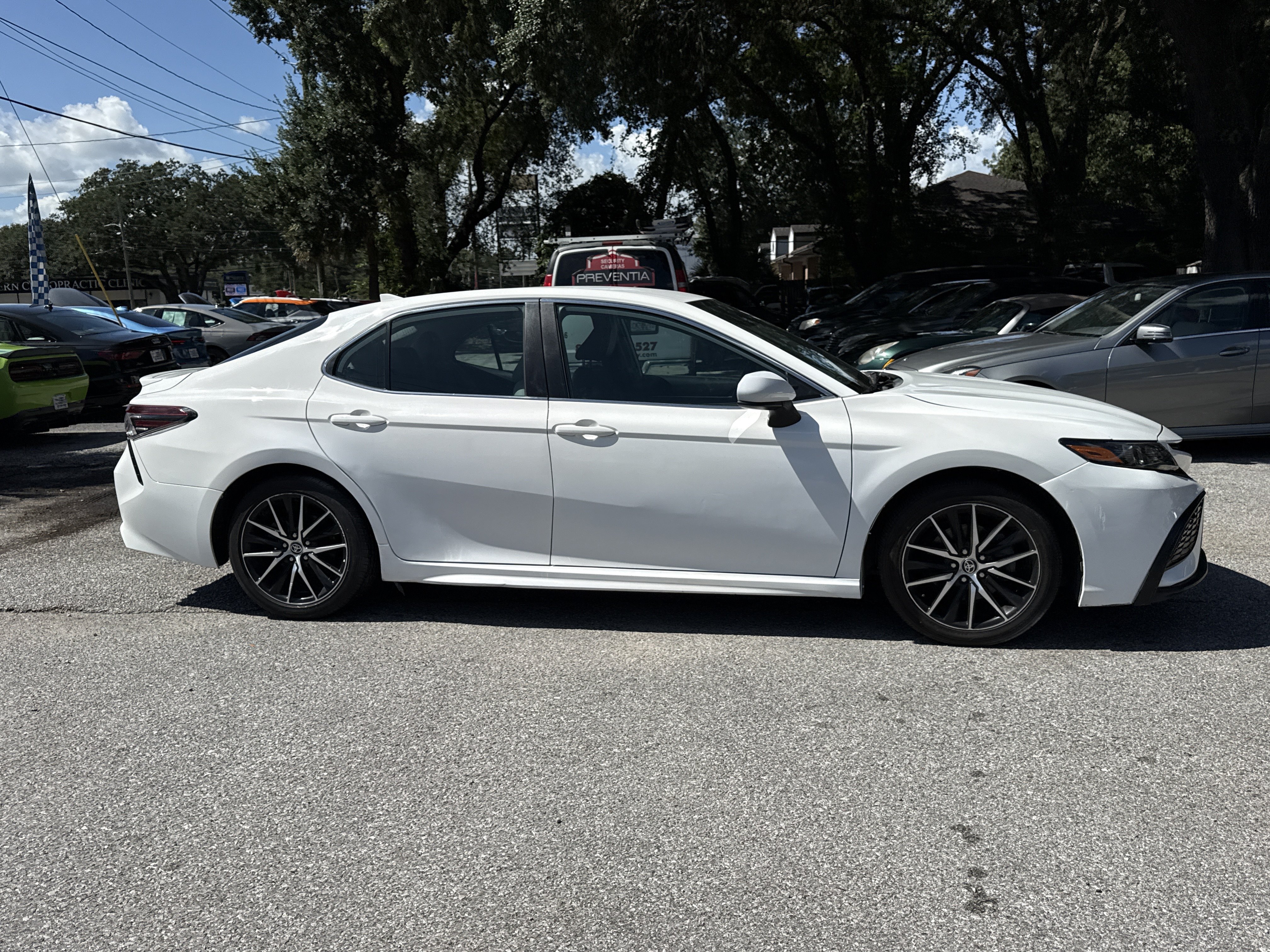 Used 2021 Toyota Camry SE FWD image 6