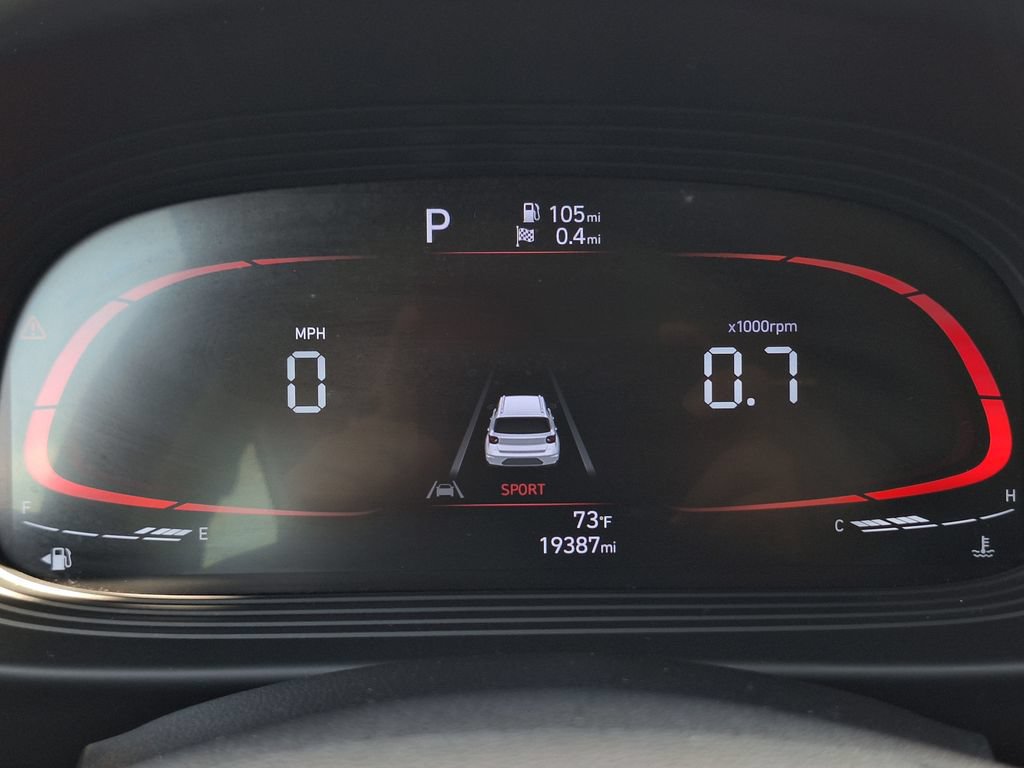 Used 2024 Hyundai Venue Limited FWD image 18