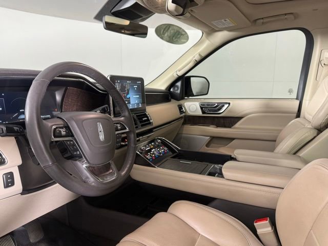 Used 2020 Lincoln Navigator L Reserve w/ Luxury Package AWD/4WD image 6