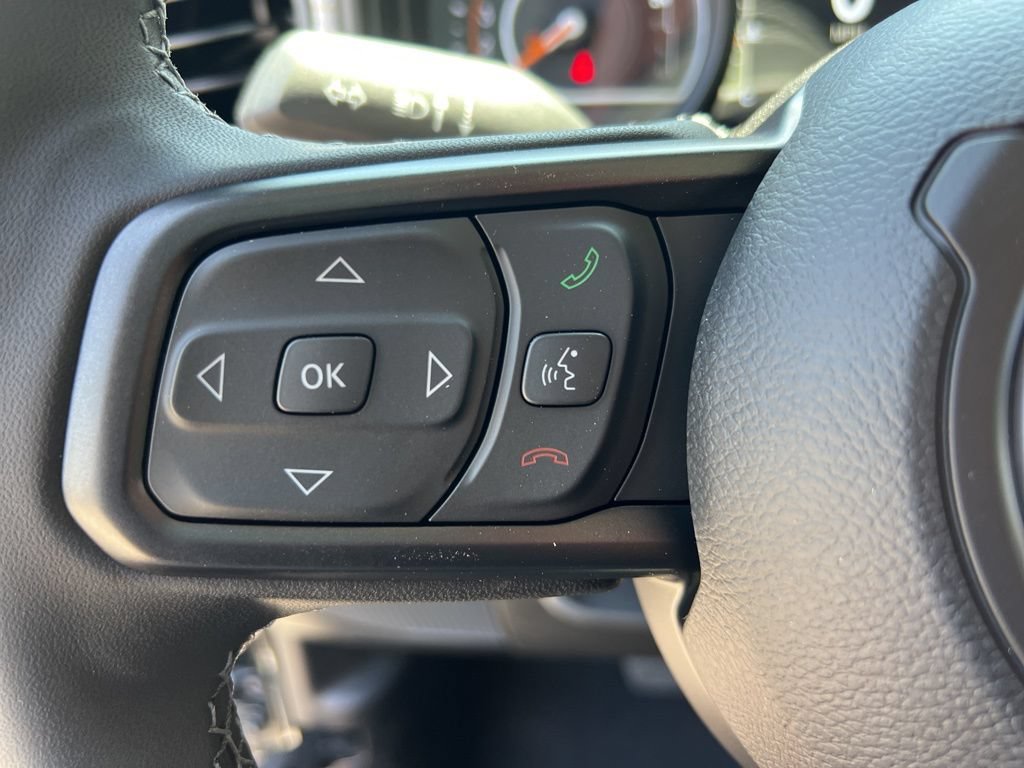 New 2025 Jeep Gladiator Sport AWD/4WD image 13