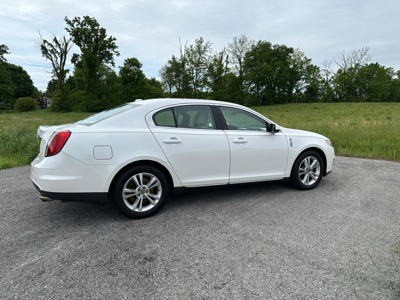 Used 2010 Lincoln MKS FWD image 8