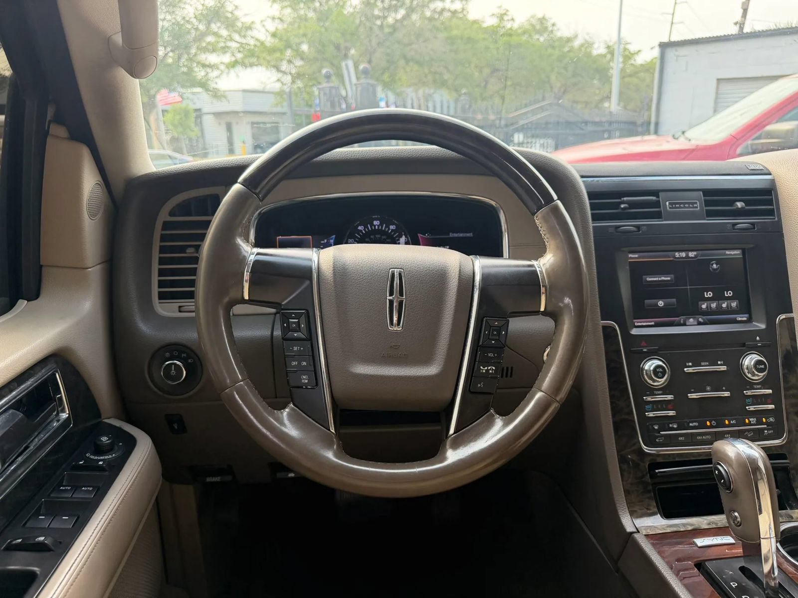 Used 2015 Lincoln Navigator 4WD image 20