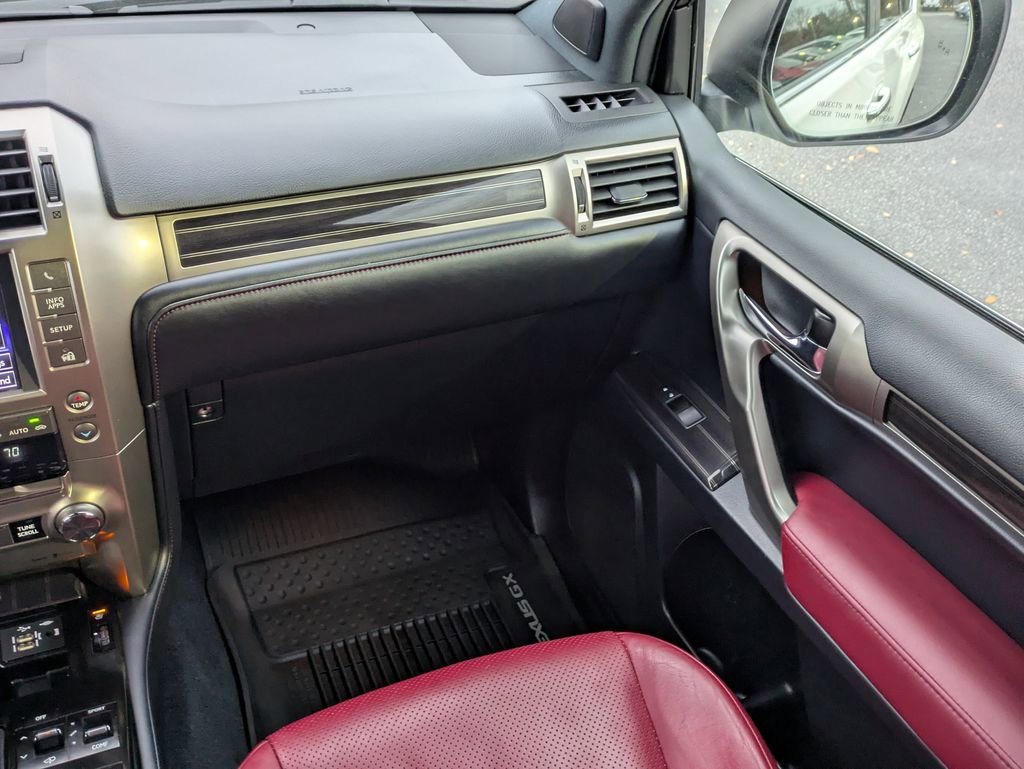 Used 2020 Lexus GX 460 Luxury w/ Accessory Package image 17