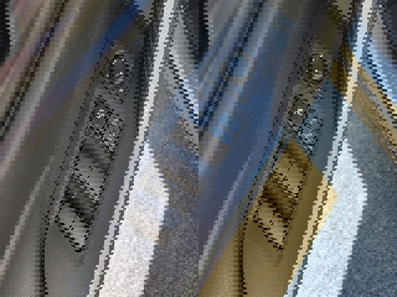 Used 2025 Toyota RAV4 LE image 14