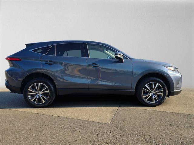 Used 2023 Toyota Venza LE AWD/4WD image 2