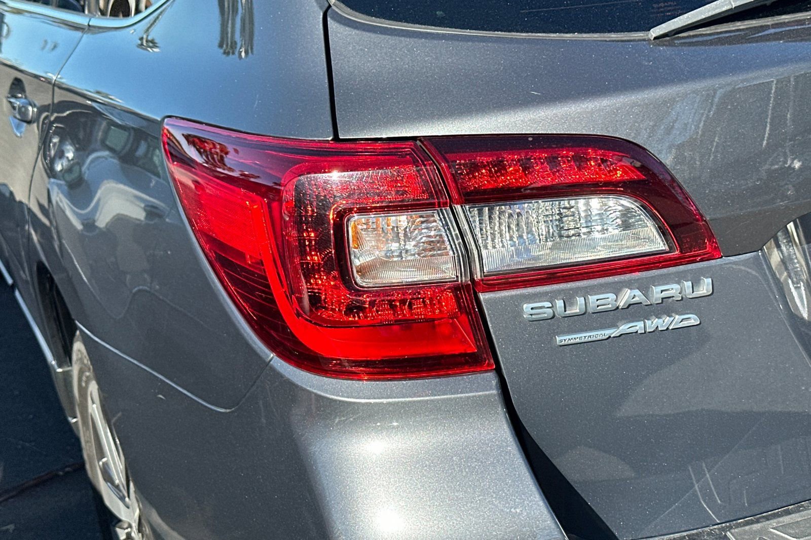 Used 2018 Subaru Outback 2.5i Limited w/ Popular Package #2 image 9