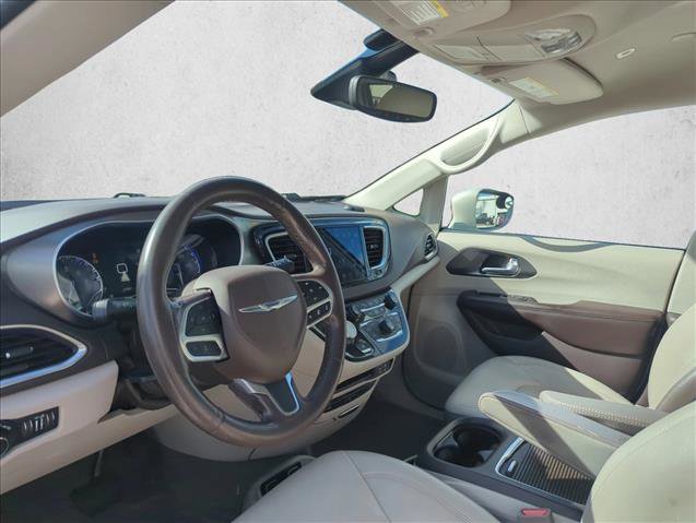 Used 2019 Chrysler Pacifica Touring-L Plus w/ Advanced Safetytec Group image 5