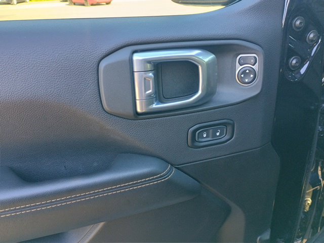 Used 2025 Jeep Wrangler Unlimited Sahara AWD/4WD image 23