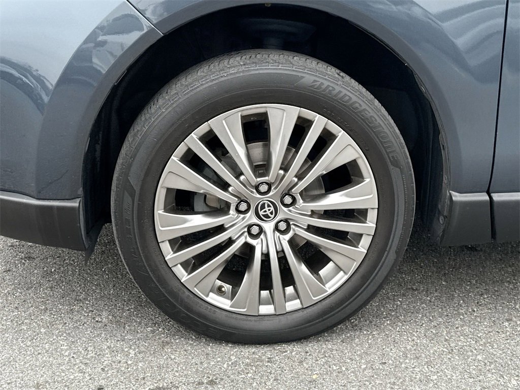 Used 2021 Toyota Venza XLE image 18