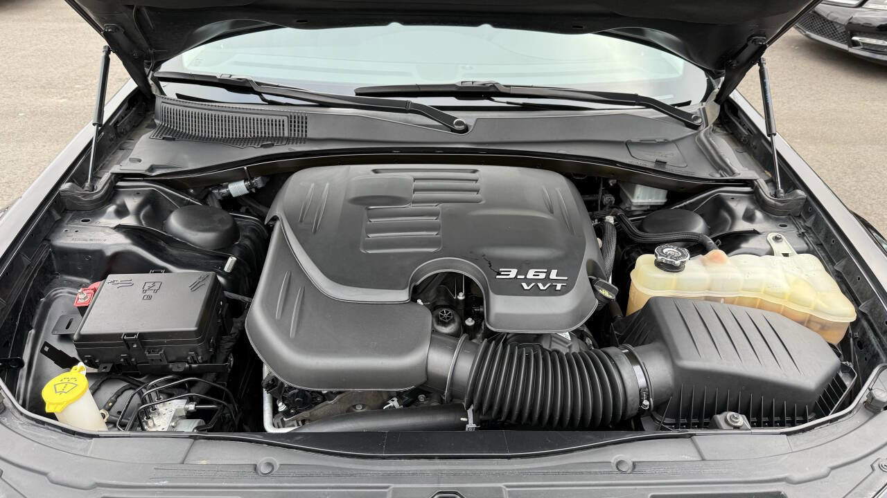 Used 2021 Chrysler 300 Touring w/ Sport Appearance Package image 9