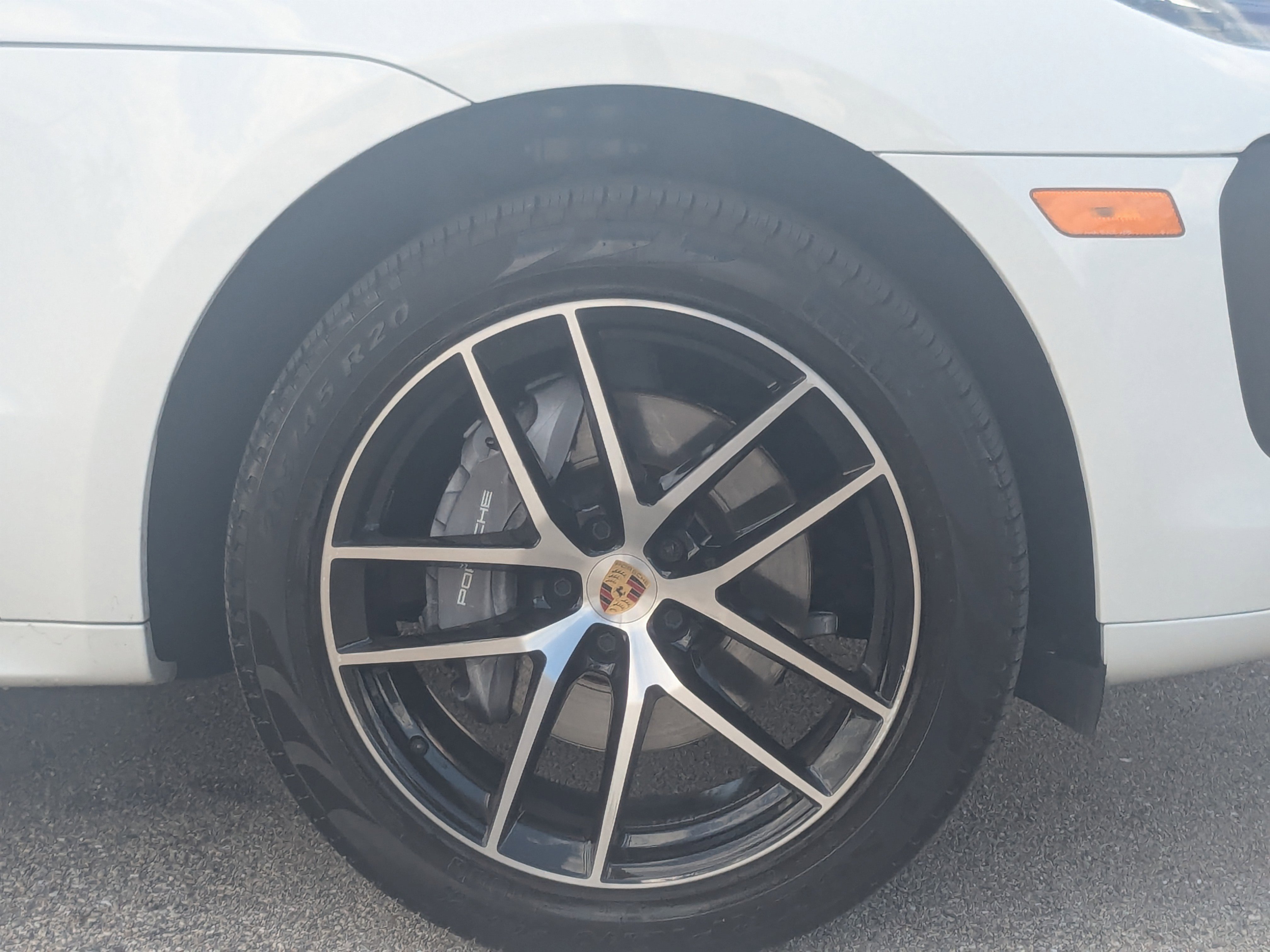 Used 2023 Porsche Macan Turbo image 10