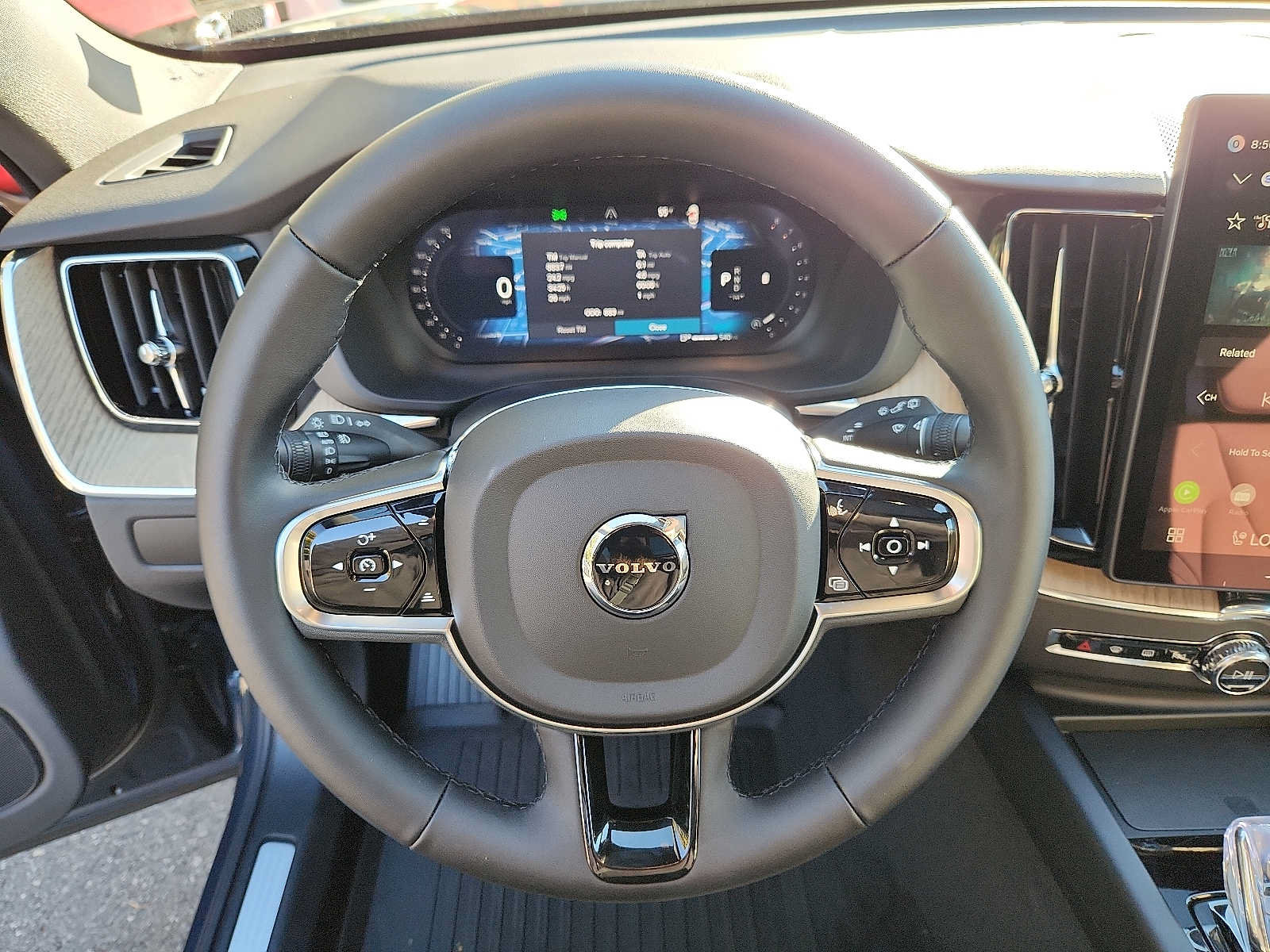 Used 2027 Volvo XC60 B5 Plus AWD/4WD image 19