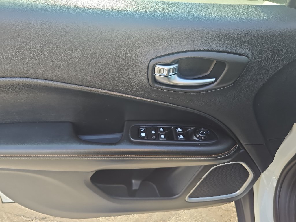 Used 2019 Jeep Compass Latitude w/ Safety & Security Group AWD/4WD image 9