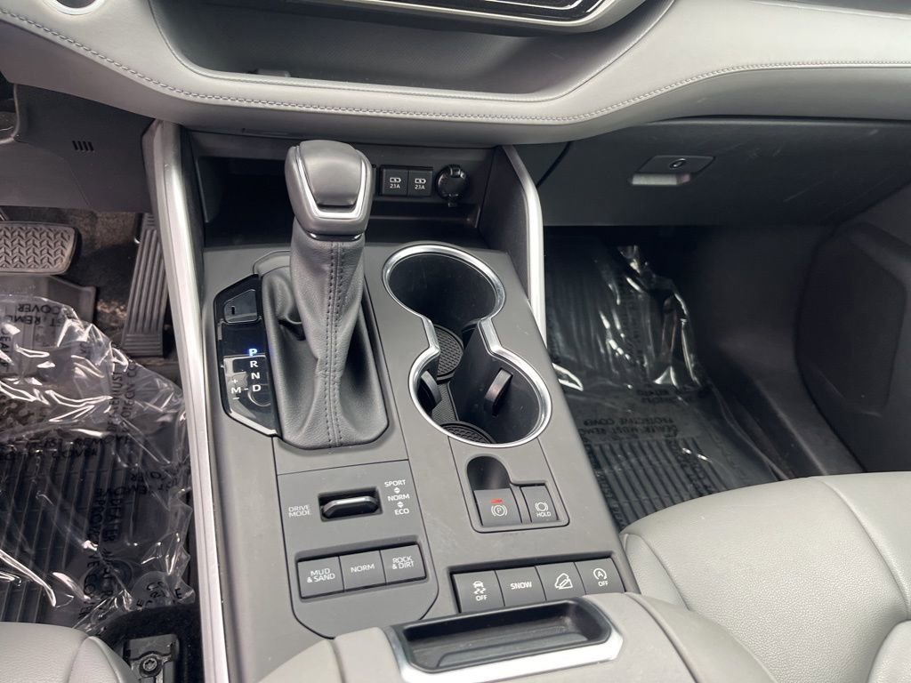 Used 2021 Toyota Highlander XLE image 16