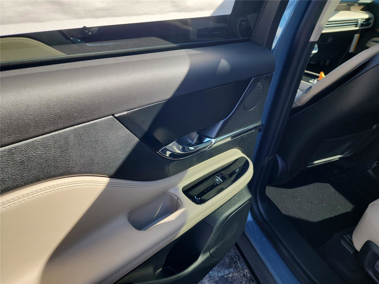 New 2026 Lincoln Corsair Reserve image 17