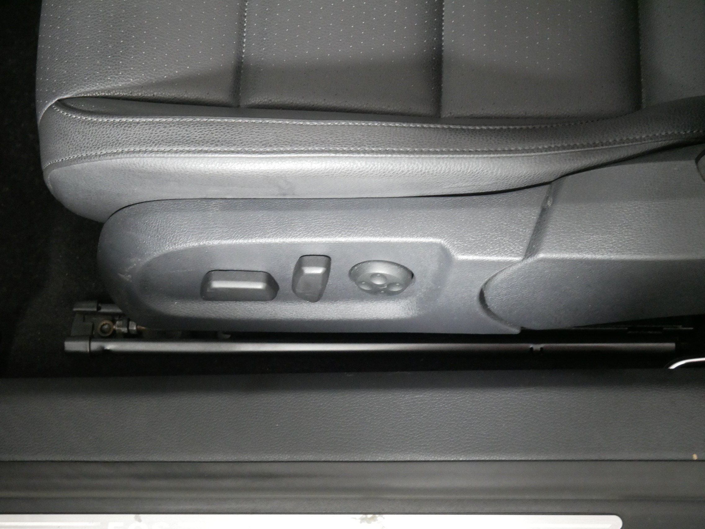 Used 2013 Volkswagen Eos Komfort FWD image 20
