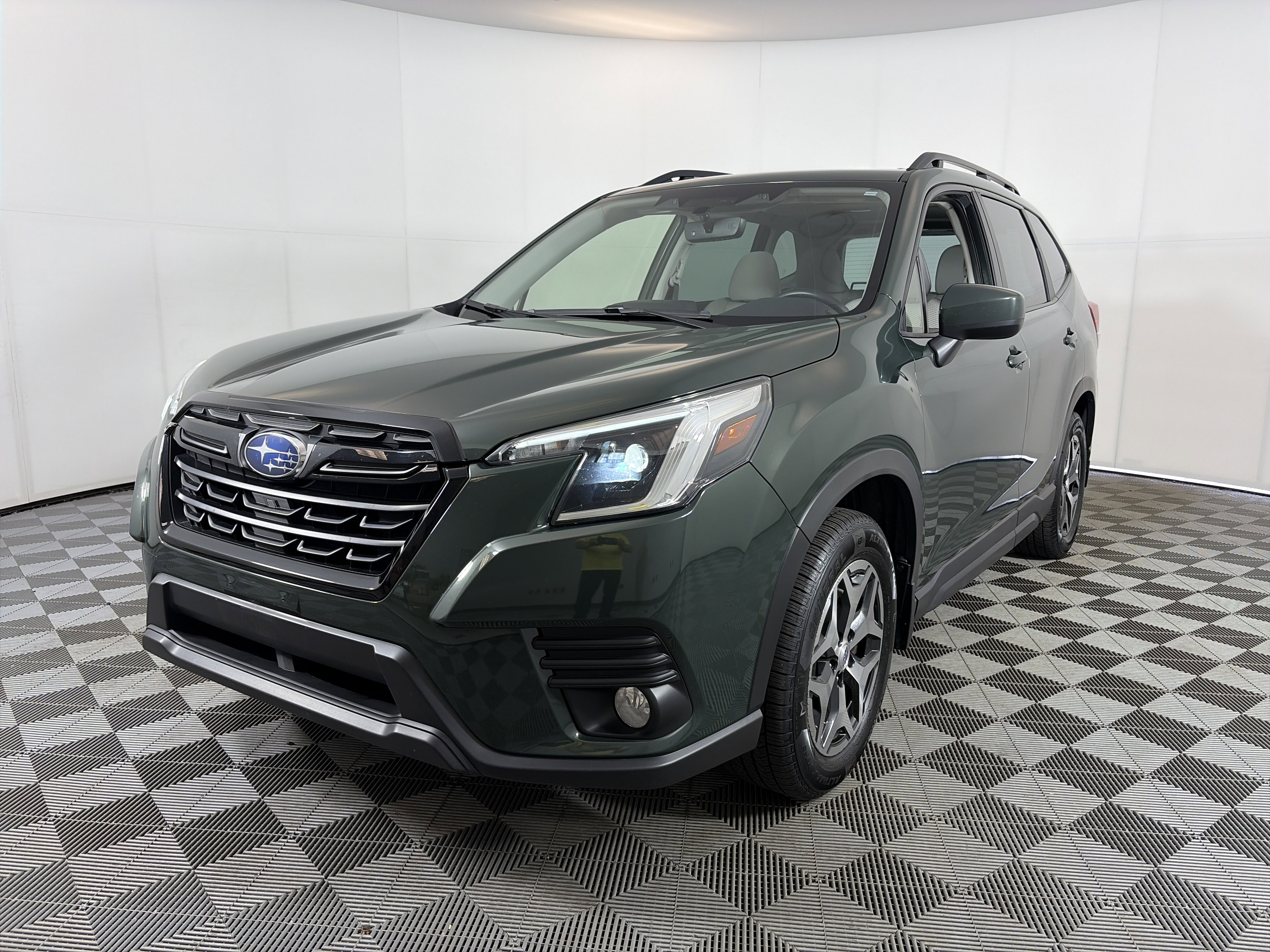 Certified 2023 Subaru Forester Premium AWD/4WD image 2