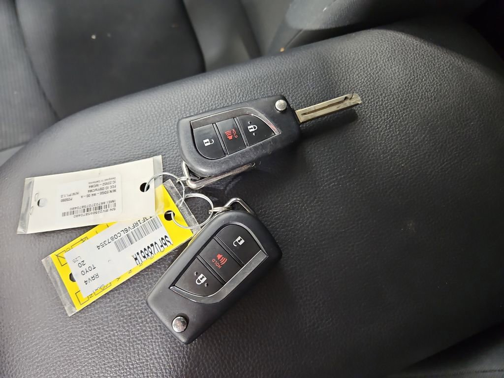 Used 2020 Toyota RAV4 LE image 28