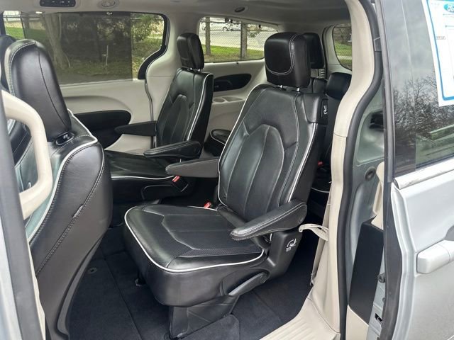 Used 2023 Chrysler Pacifica Limited image 27