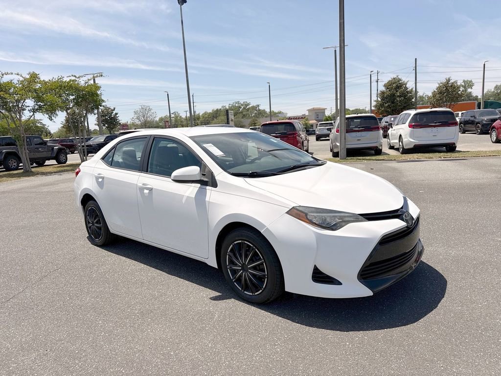 Used 2017 Toyota Corolla LE FWD image 1