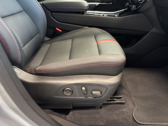 Used 2024 Chevrolet Traverse RS image 18