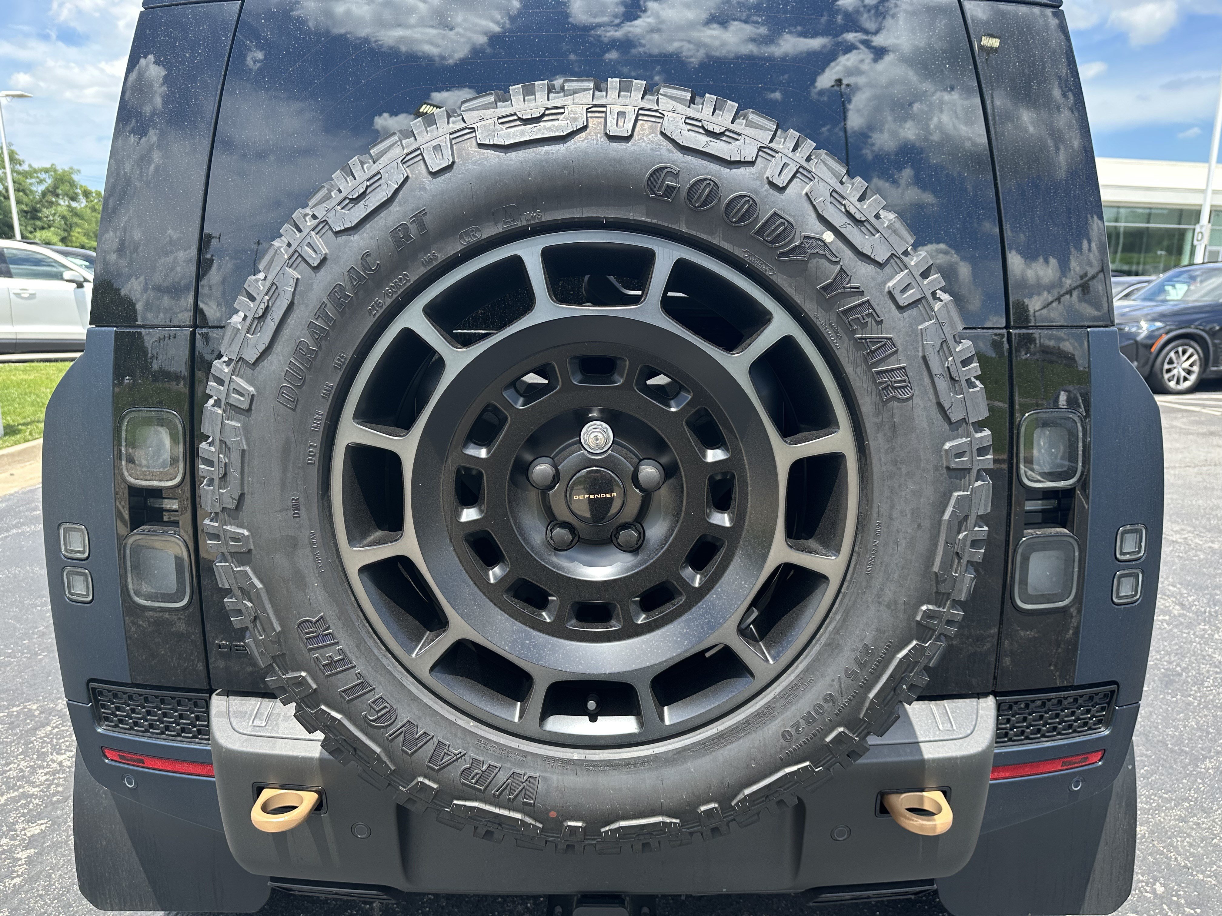 Used 2026 Land Rover Defender 110 OCTA AWD/4WD image 37