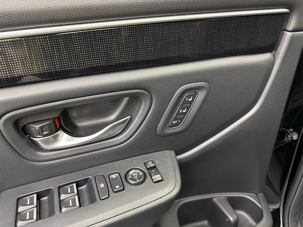 Used 2025 Honda Pilot Black Edition image 12
