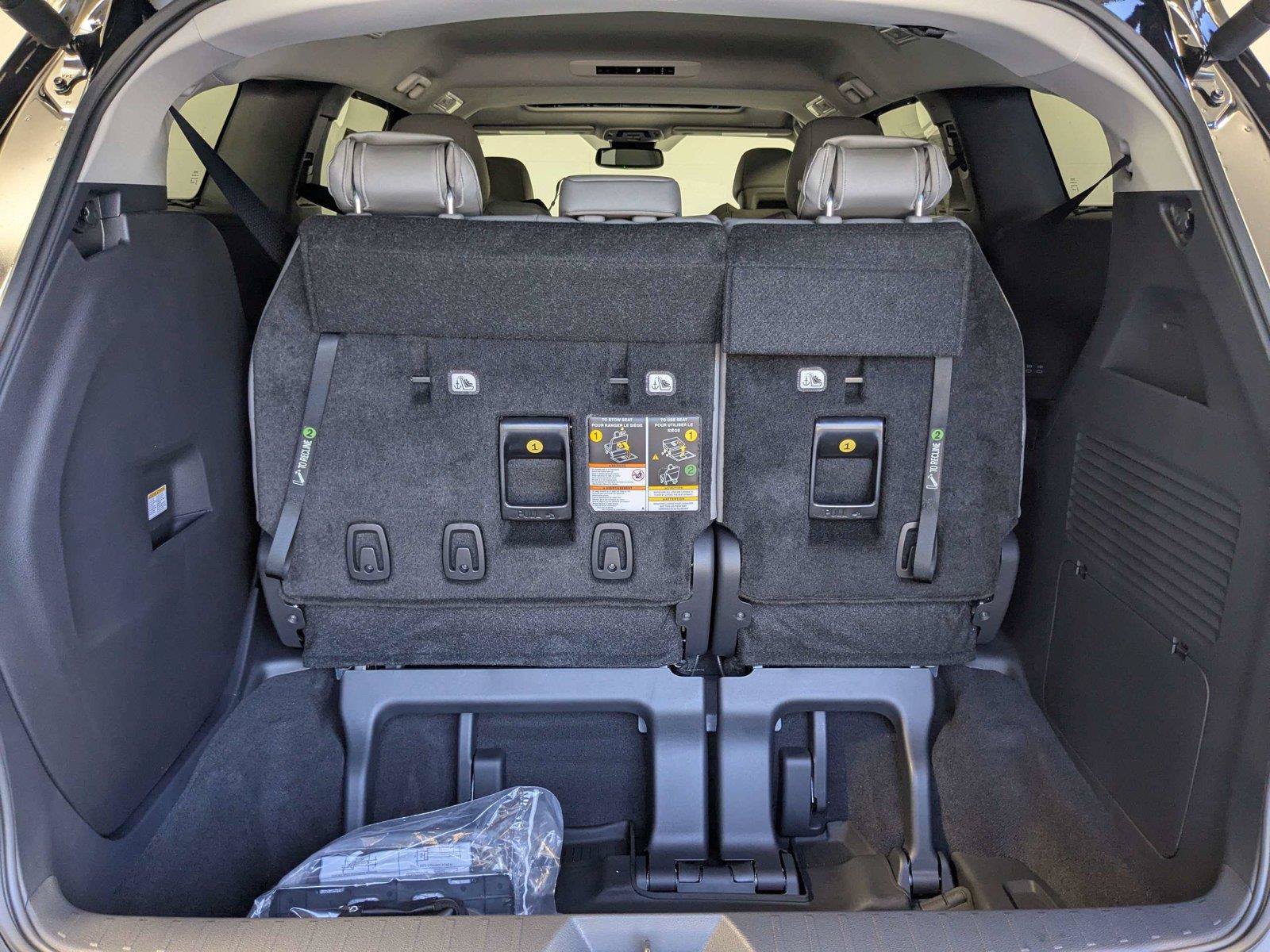 New 2026 Toyota Sienna XLE FWD image 7