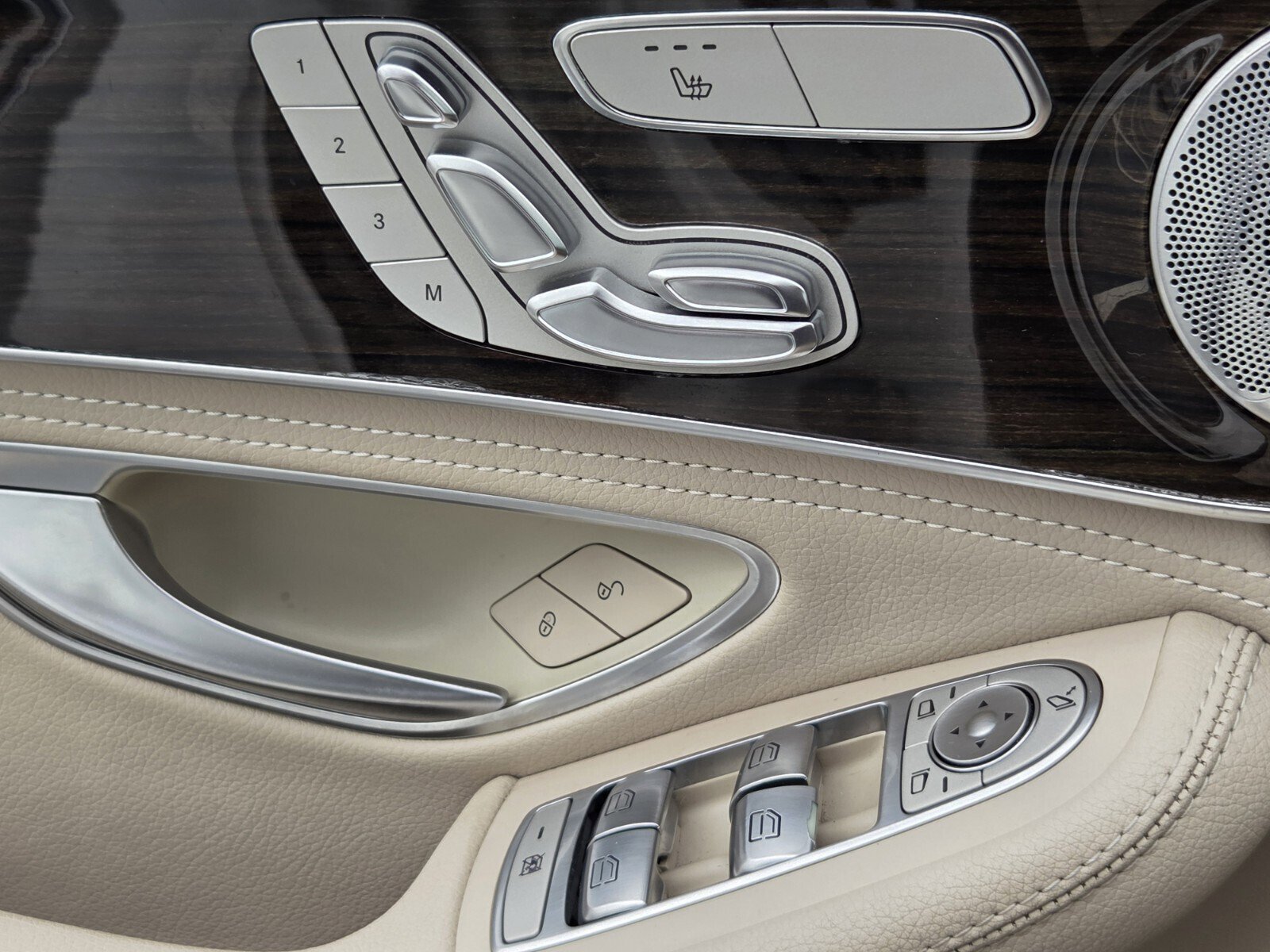 Used 2015 Mercedes-Benz C 300 4MATIC Sedan image 26