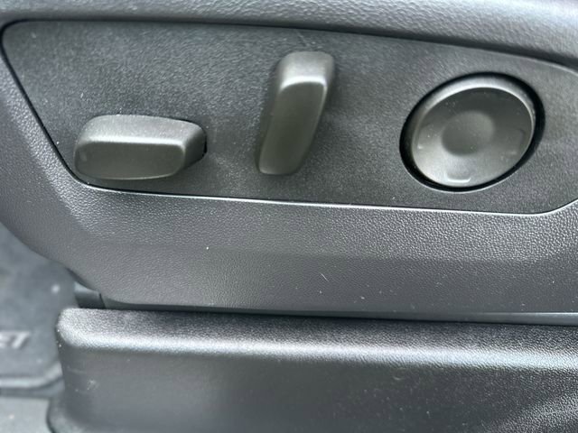 Used 2025 Chevrolet Tahoe High Country image 13