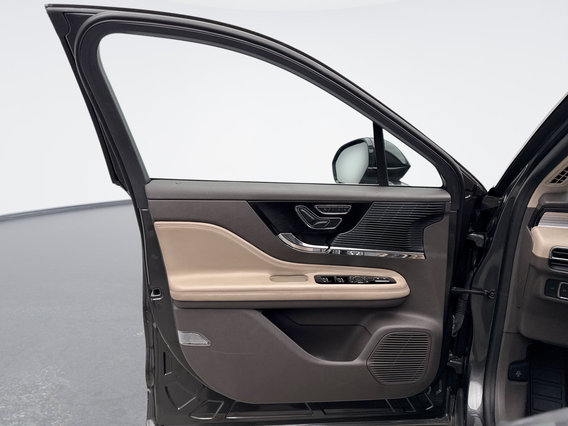 Used 2020 Lincoln Corsair AWD image 9