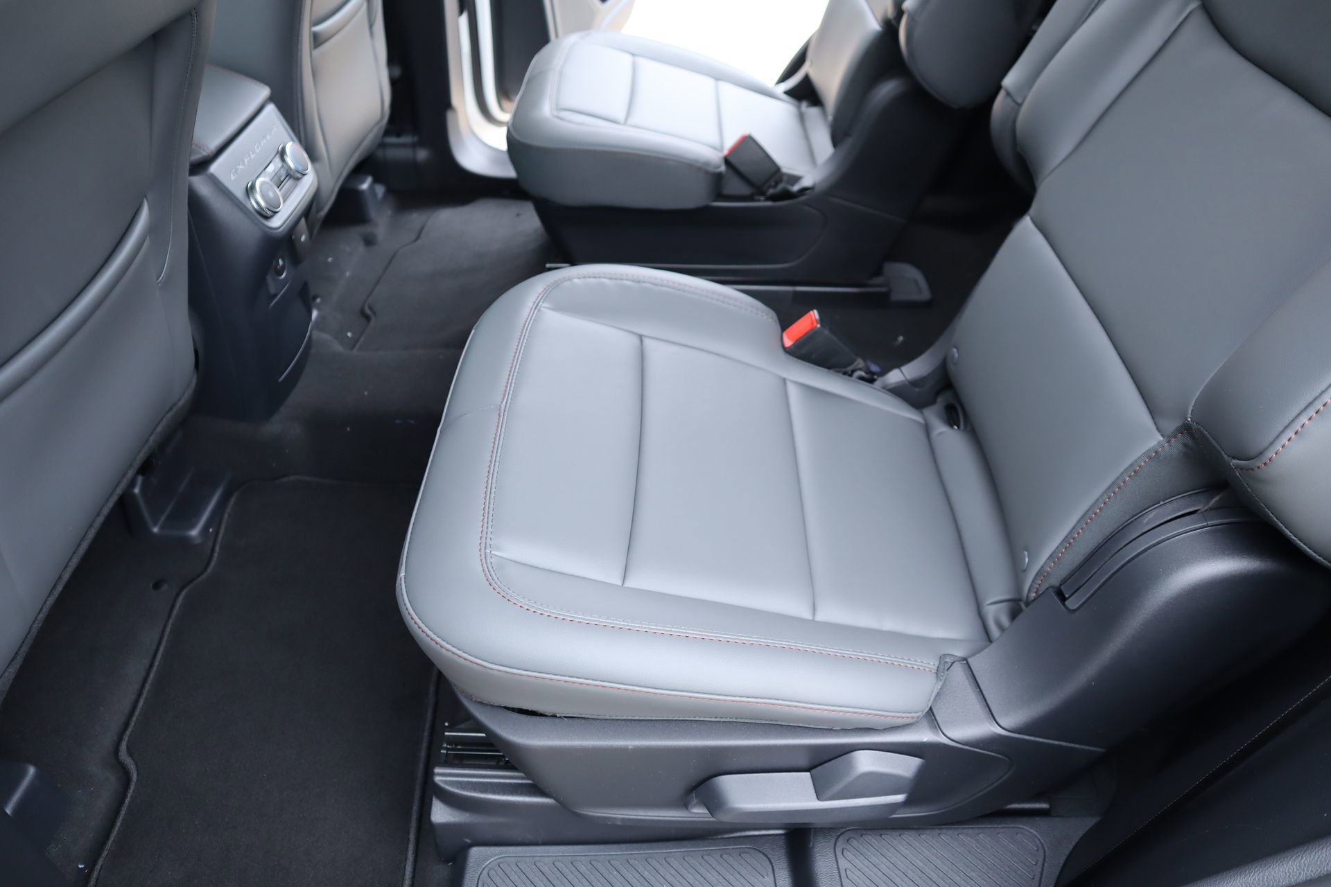 New 2026 Ford Explorer Active RWD image 13
