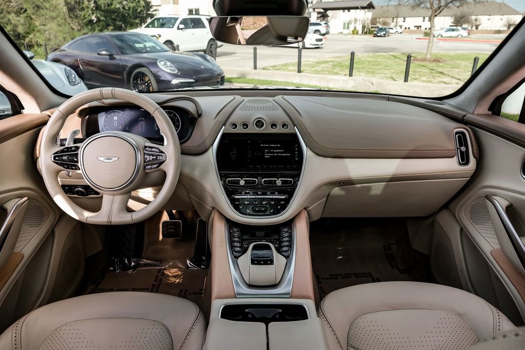 Used 2021 Aston Martin DBX image 11