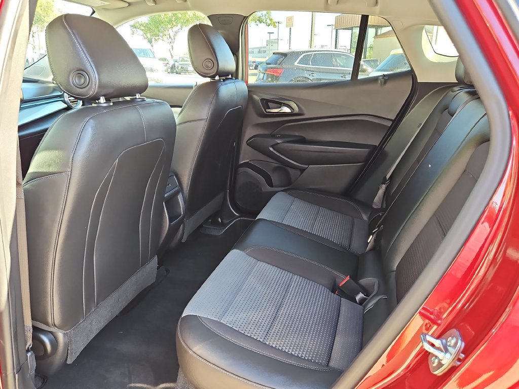 Used 2025 Chevrolet Trax LT w/ LT Convenience Package FWD image 28