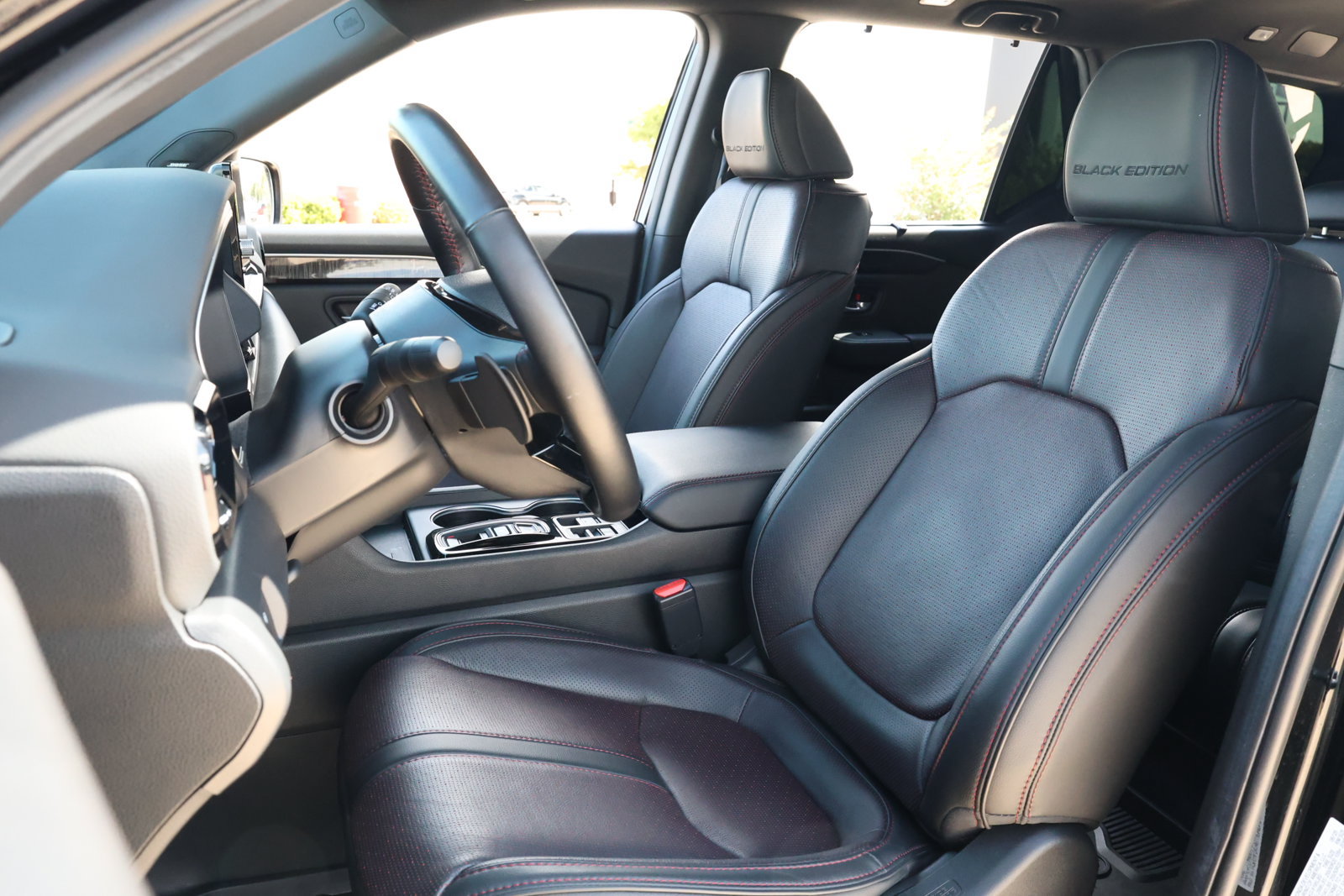 Used 2025 Honda Pilot Black Edition image 29
